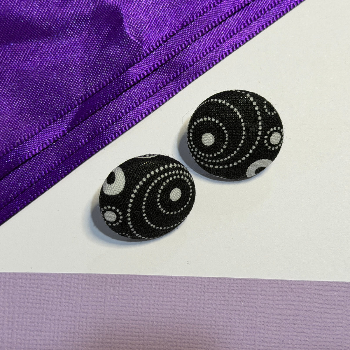 Fabric covered button earrings 23mm