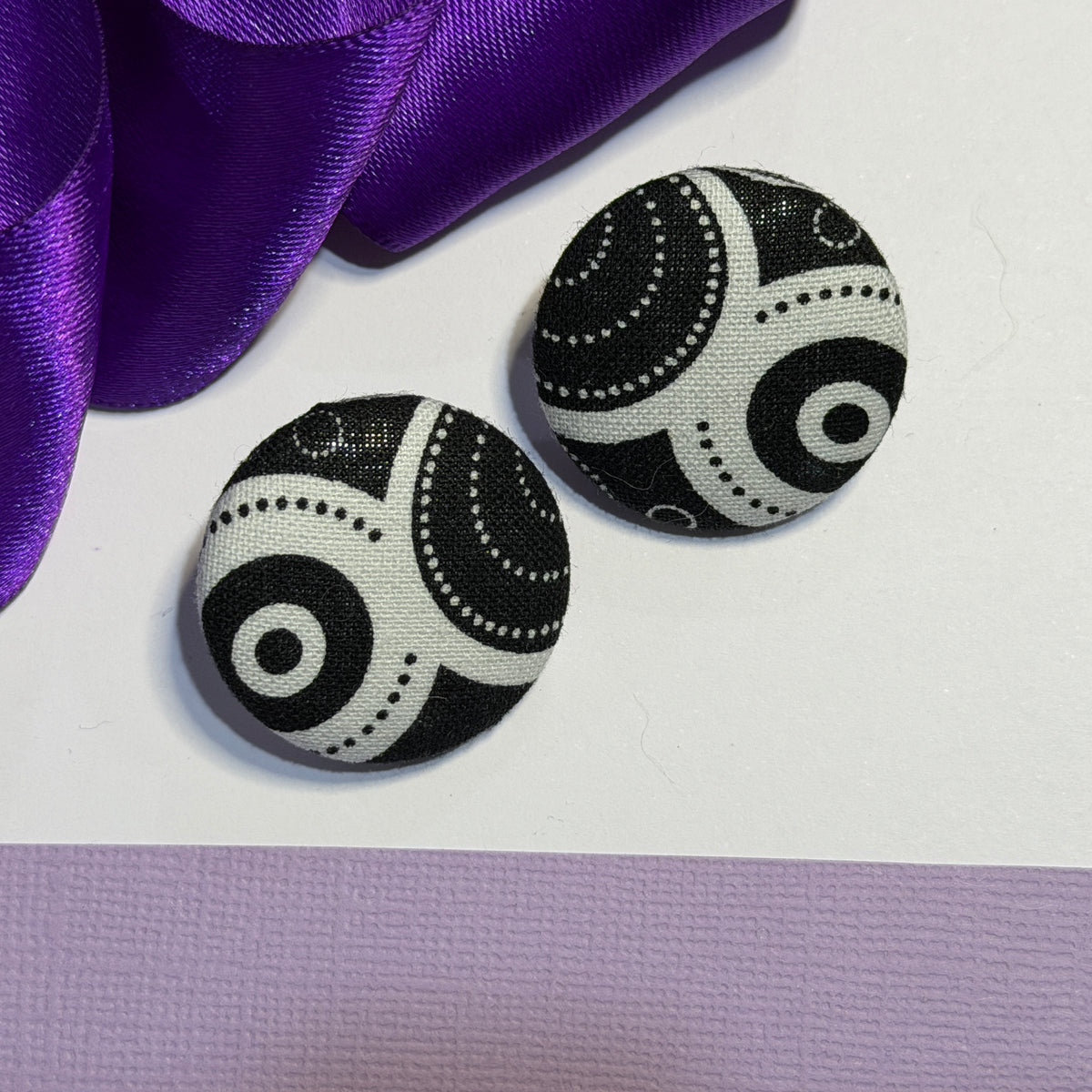 Fabric covered button earrings 27mm