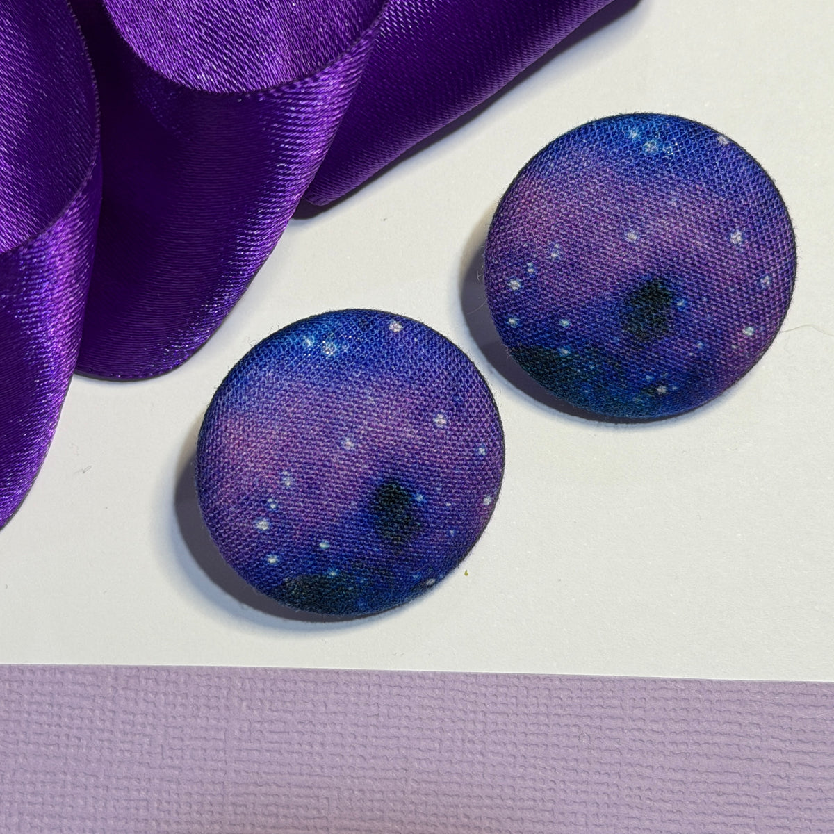 Fabric covered button earrings 27mm