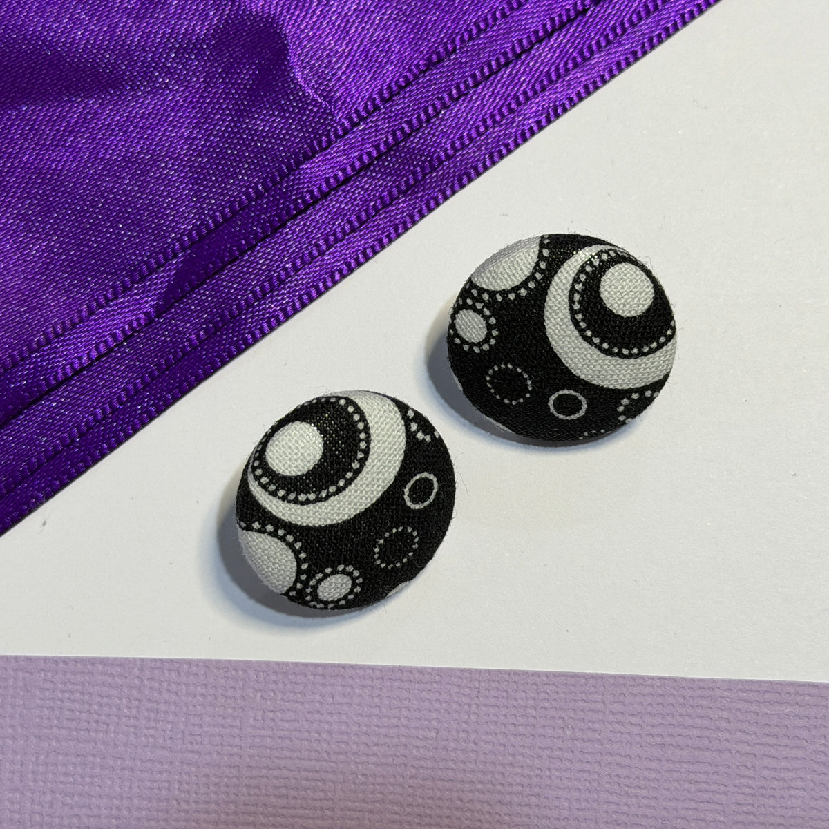 Fabric covered button earrings 23mm
